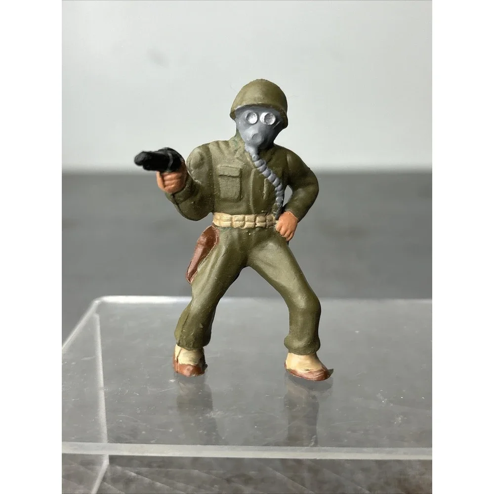Vintage‎ WWII Painted Plastic Toy Soldier Wearing A Gas Mask Weapon